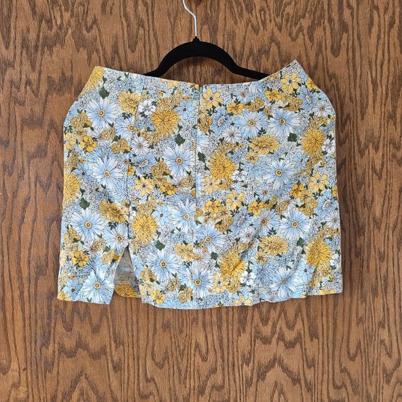 NWT Urban Outfitters Mini with back slit - Medium - Picture 2 of 7